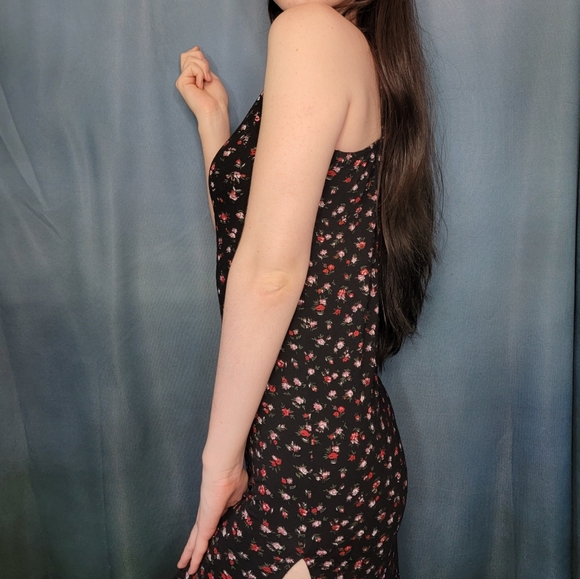 Pretty Little Thing Floral Dress - Picture 2 of 8